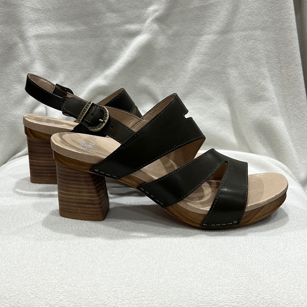 Dansko Ashlee Olive Leather Sandals 39 or 9